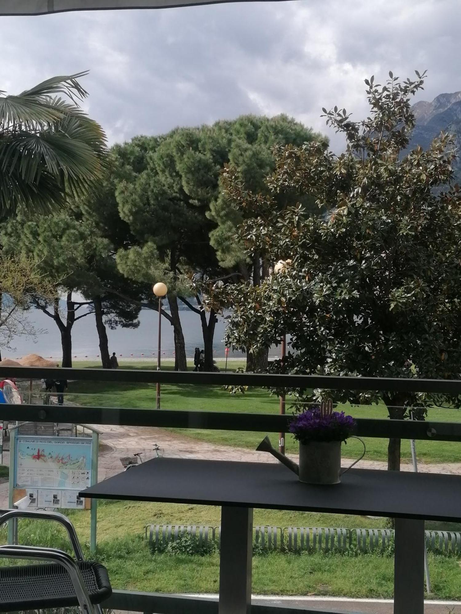 Appartement Lago Blu Рива дел Гарда Екстериор снимка