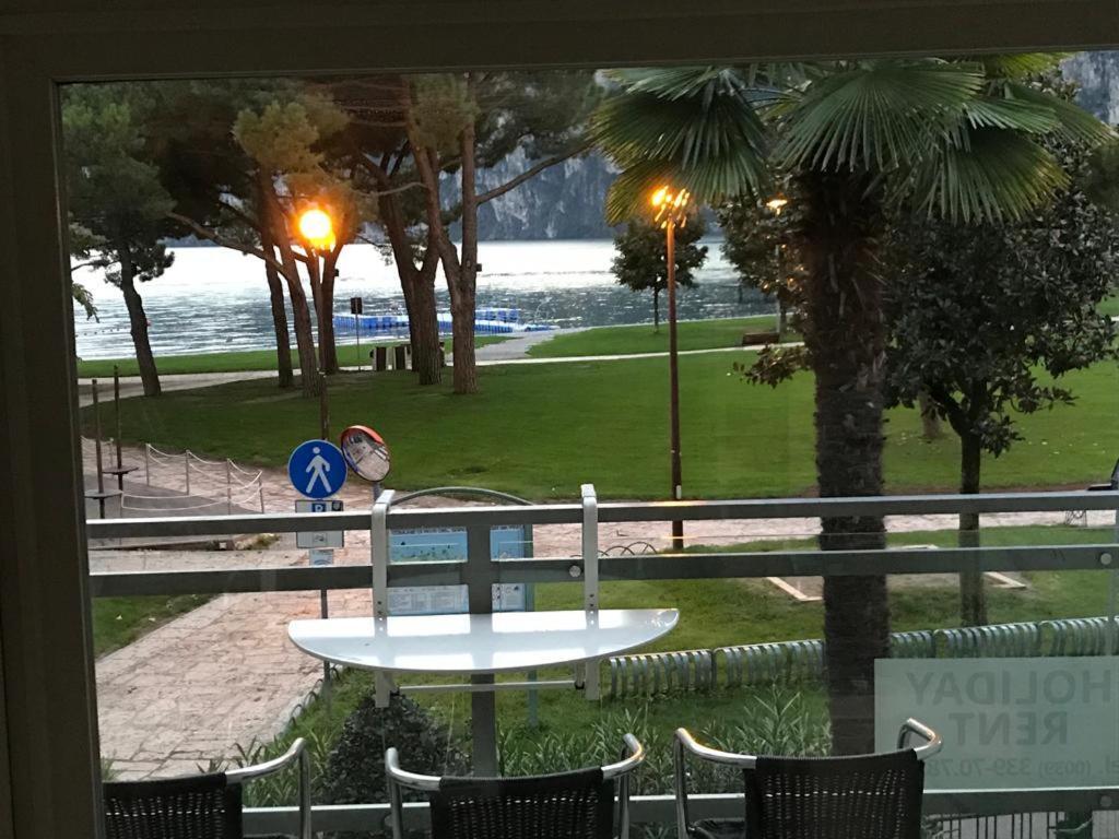 Appartement Lago Blu Рива дел Гарда Екстериор снимка